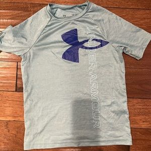 Grey Under Armour tee shirt